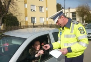 flori-de-8-martie-pentru-soferitele-din-cugir-2014