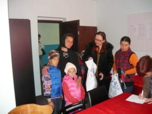 actiune-caritabila-femei-social-democrate-cugir-paste-2014
