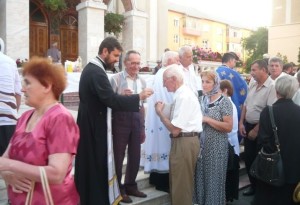 hramul-biserici-adormirea-maicii-domnului-cugir-2015